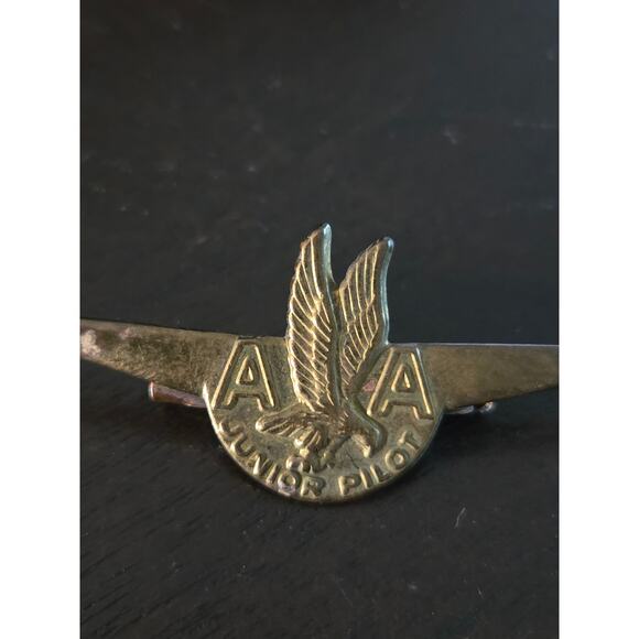Vintage 1930s-50s American Airlines Junior Pilot Brass Wing Pin Aviation WWII - Picture 2 of 3